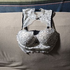 Elegant Lace Women's Bra - Black and White